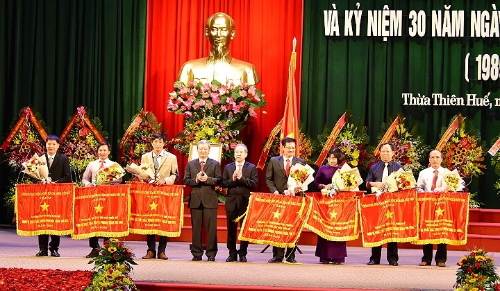 Thừa Thiên Huế đón nhận Huân chương Độc lập hạng Nhất